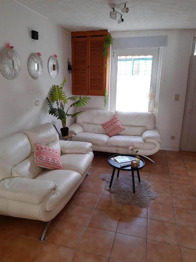 Agreable Maison Avec Cour A 10Min De Liege Herstal Exterior photo